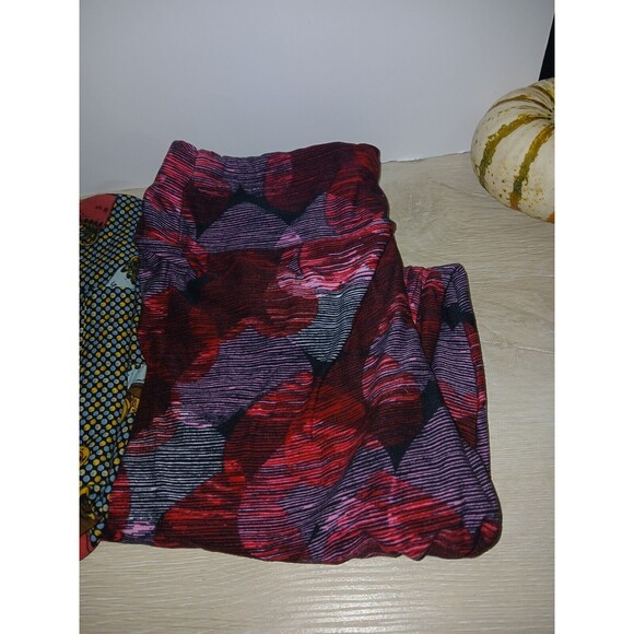 Lot Of 3 LuLaRoe Butter Soft Leggings Womens One Size Hummingbirds Skates Hearts - Picture 12 of 15